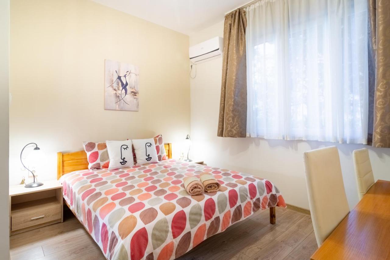 Madrid 2Bdr W Free Parking Near Metro, Serdika Mall Sofia Bagian luar foto