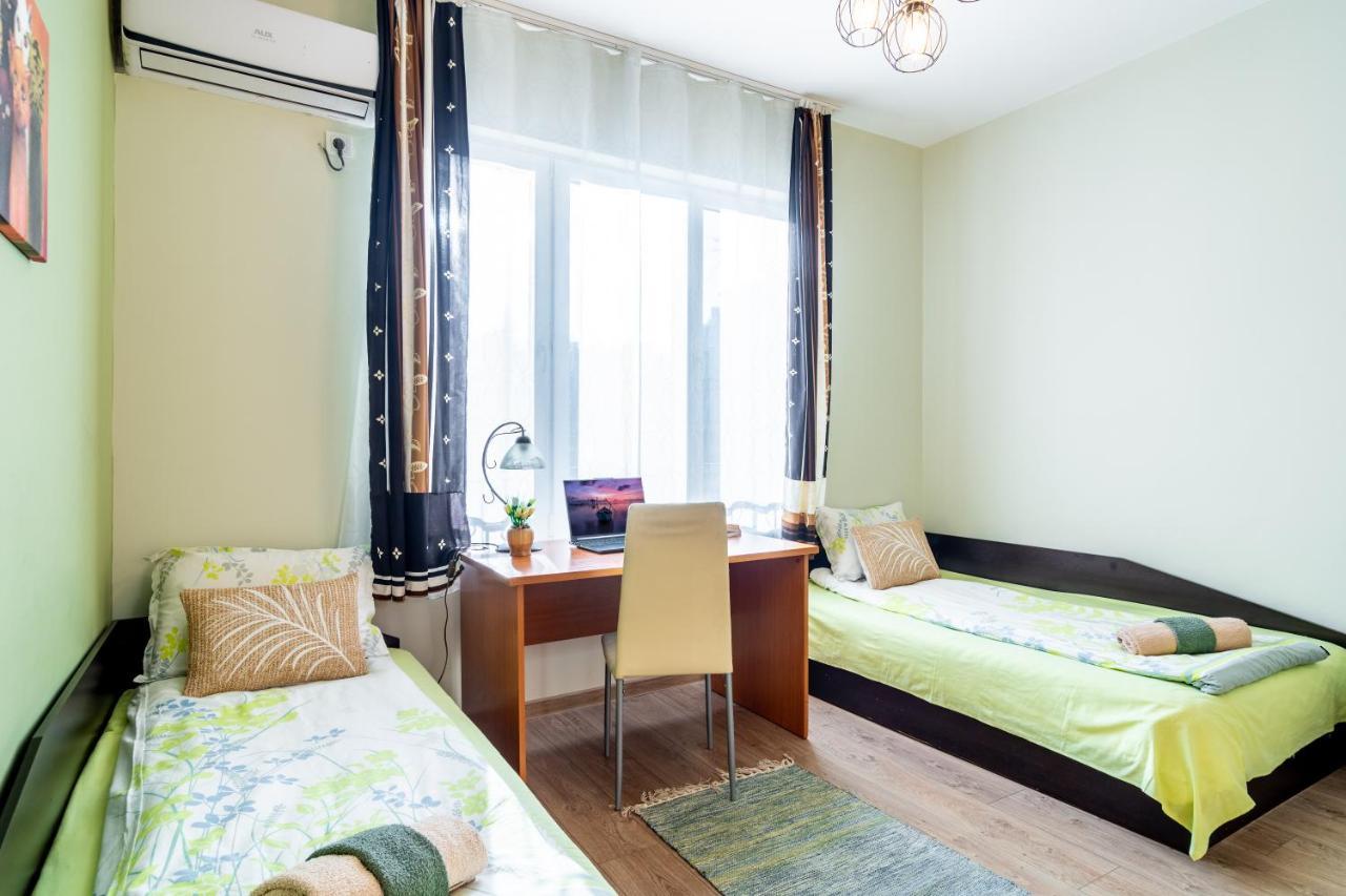 Madrid 2Bdr W Free Parking Near Metro, Serdika Mall Sofia Bagian luar foto