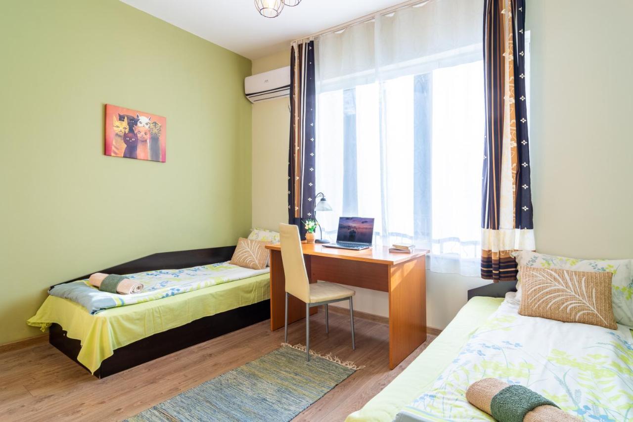 Madrid 2Bdr W Free Parking Near Metro, Serdika Mall Sofia Bagian luar foto