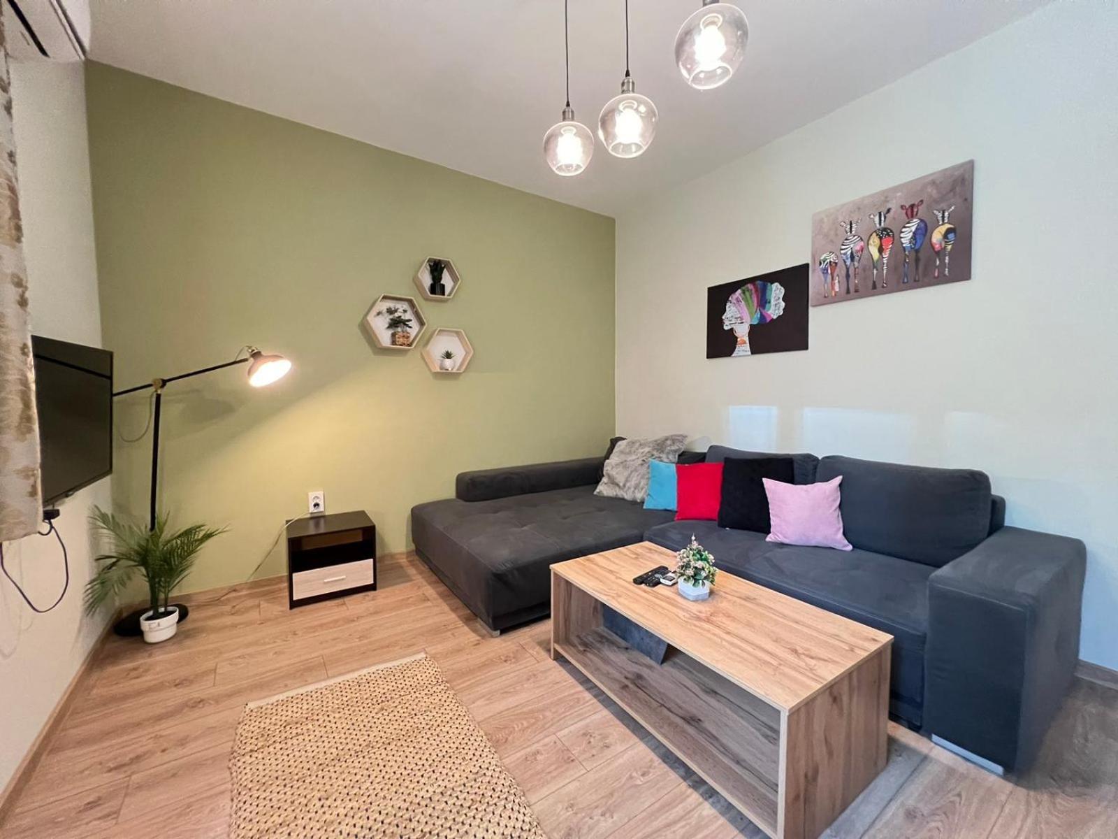 Madrid 2Bdr W Free Parking Near Metro, Serdika Mall Sofia Bagian luar foto